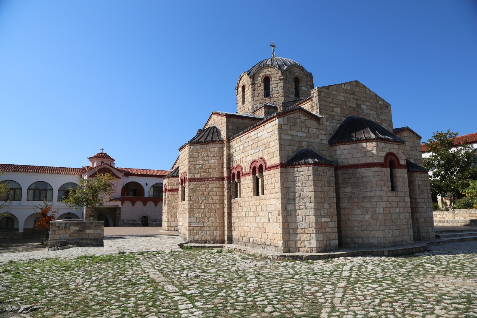 Saint Dimitrios Monastery, Hiliomodi